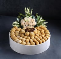 صينية للمناسبات مزينة بالورد 1 كيلو معمول