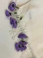 طرحة بيضاء مزين بالورد الكروشيه التركي الموف فاخر