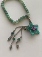 سبحة 33 عقيق برازيلي أخضر مزينة بوردة أويا كروشيه