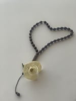 سبحة 33 خشب الكوك مزينة بالكروشيه