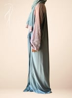 شرشف صلاة رسم باتيك لف اخضر و موف و الطرحة مثبتة .