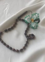 سبحة 33 خشب الكوك مزينة بالكروشيه