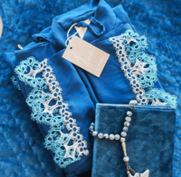 شرشف صلاة لف أزرق فيروزي مزين بأويا اليدوي فوشي