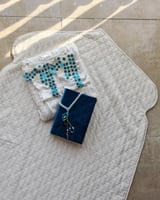 شرشف صلاة لف ابيض مزين بالكروشيه ترتر ازرق من لاجو...