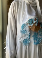 شرشف صلاة ابيض اويا ورد ازرق