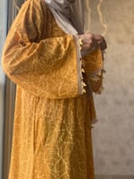 شرشف اصفر منقوش مع كروشيه