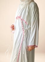 شرشف صلاة لف ستان ابيض بالورد الاويا الوردي الفاخر