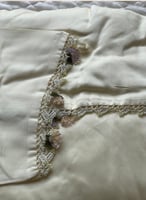 شرشف صلاة سكري سستة مزين بالكروشيه و الورد الاويا