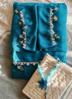 شرشف صلاة لف ازرق بالكروشيه و الورد الاويا