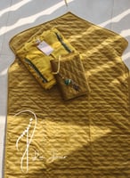 شرشف صلاة لف أصفر كموني بالكروشيه و الورد الاويا