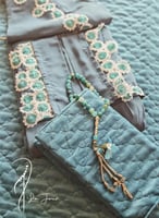 شرشف صلاة لف ازرق غامق مزين بالاويا من لاجور