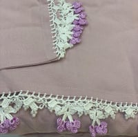 شرشف صلاة سحاب موف مزين بالكروشي يدوي