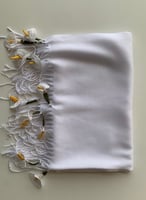 طرحة بيضاء وأصفر مزبن بكروشيه ورد تركي فاخر