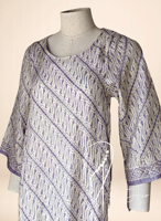 ثوب بنفسجي نقشة باتيك من لاجور حق رمضان