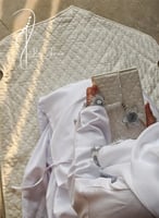 شرشف صلاة لف أبيض مزين بورود الأويا اليدوية من لاج...