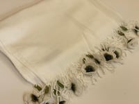 طرحة بيضاء مزينة بالورد الكروشيه التركي