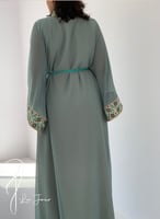 قفطان مغربي بكم واسع موف ووردي