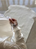 شرشف صلاة لف ابيض مزين بالاويا الفضي