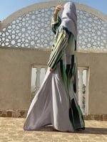 شرشف صلاة بمرد رمادي واخضر لف و الطرحة مثبتة