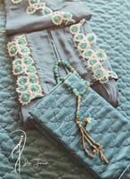 شرشف صلاة لف ازرق غامق مزين بالاويا من لاجور