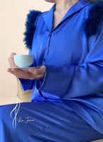 بيجامة بترولي حرير مع ريش