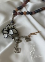 سبحة 33 عقيق برازيلي بني رخامي مزينة بوردة أويا كر...