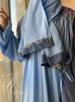 شرشف صلاة رسم باتيك لف ازرق و الطرحة مثبتة .