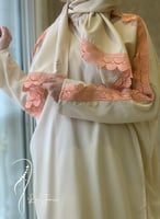 شرشف صلاة لف جبير خربزي و الطرحة مثبتة .