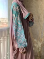 شرشف صلاة رسم باتيك لف بصلي و تفني و الطرحة مثبتة...