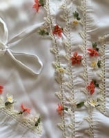 شرشف صلاة لف ابيض بالكروشبه و الورد الاويا و الطرح...