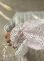 شرشف مرد لف وردي فاتح دانتيل ابيض