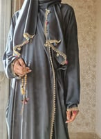 شرشف صلاة لف زيتي على رمادي بالكروشيه و الورد المل...