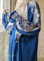 شرشف صلاة ازرق لف رسم باتيك الطرحة مثبتة