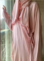 شرشف صلاة لف وردي كروشيه يدوي و الطرحة مثبتة