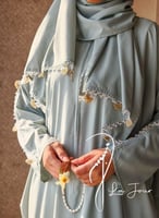 شرشف سستة رمادي على اخضر مزين بالكروشيه ذهبي من لا...