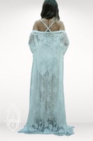 قميص نوم وروب ابيض حرير و دانتيل