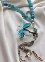 سبحة 33 عقيق برازيلي أزرق سماوي مزينة بوردة أويا ك...