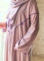 شرشف صلاة سستة موف على بيج مزين بالكروشي من لاجور