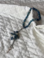 سبحة 33 عقيق برازيلي أزرق مزينة بوردة أويا كروشيه