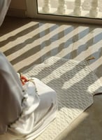 شرشف صلاة لف ستان ابيض بالورد الاويا المميز