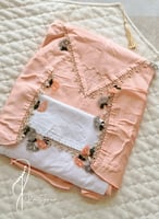 شرشف صلاة سستة خربزي فاتح بالكروشيه و الورد الاويا