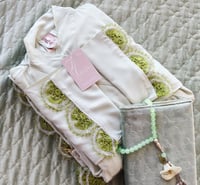 شرشف صلاة لف اخضر باستال مزين بأويا يدوي من لاجور