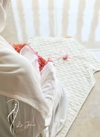 شرشف صلاة لف ستان ابيض بالورد الاويا الوردي الفاخر