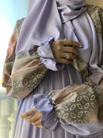 226002 شرشف صلاة رسم باتيك لف موف و الطرحة مثبتة .