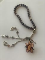 سبحة 33 عقيق برازيلي بني مزينة بوردة أويا كروشيه