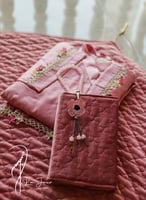 شرشف صلاة لف بصلي وردي بالكروشيه و الورد الاويا