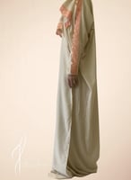 شرشف صلاة لف جبير خربزي و الطرحة مثبتة .