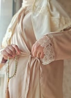 شرشف صلاة لف سكرى مزين بالاويا اليدوي من لاجور