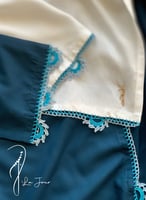 شرشف صلاة لف ازرق بترولي كروشيه يدوي طرحة مثبتة