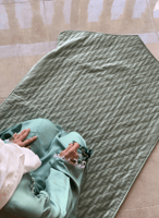 شرشف صلاة سستة أخضر فستقي مزين بالكروشيه و الورد ا...